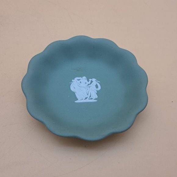 Green Jasperware Ashtray by Wedgwood - Picture 2 of 10